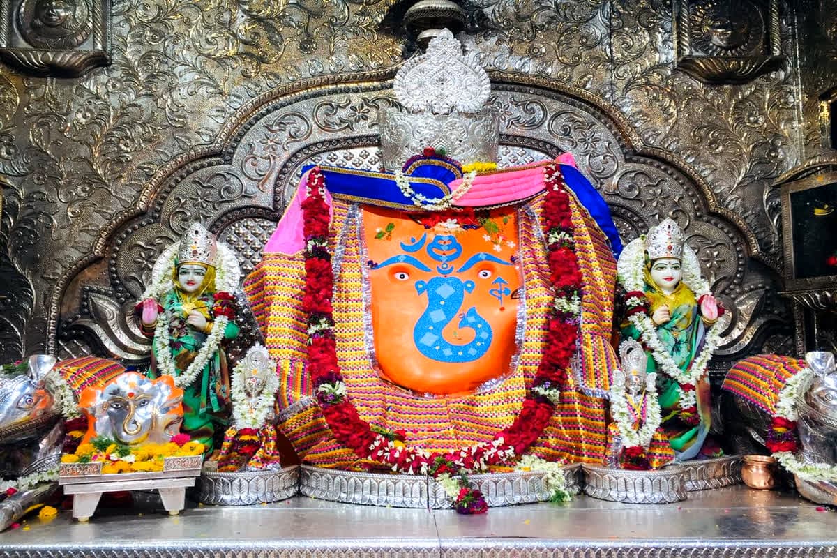 Khajrana Ganesh Temple Indore : अगर आप जा रहे हैं खजराना गणेश तो ध्यान दें! अब बप्पा को लगेगा ये खास भोग, इस वजह से बदला गया भोग का मेनू