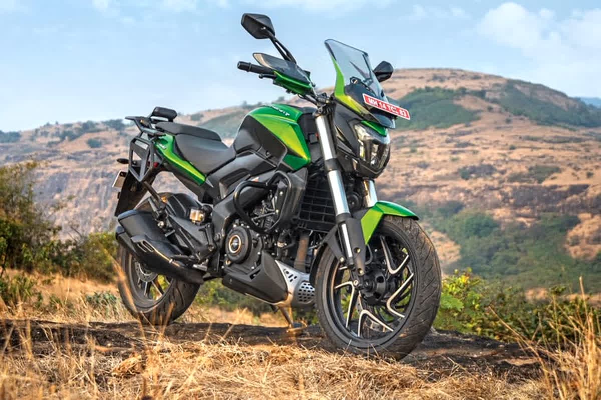 Bajaj Dominar 400 Discount Offer: बजाज की इस बाइक पर मिल रहा बंपर डिस्काउंट, इतनी कम हुई कीमत, यहां जानें पूरी जानकारी