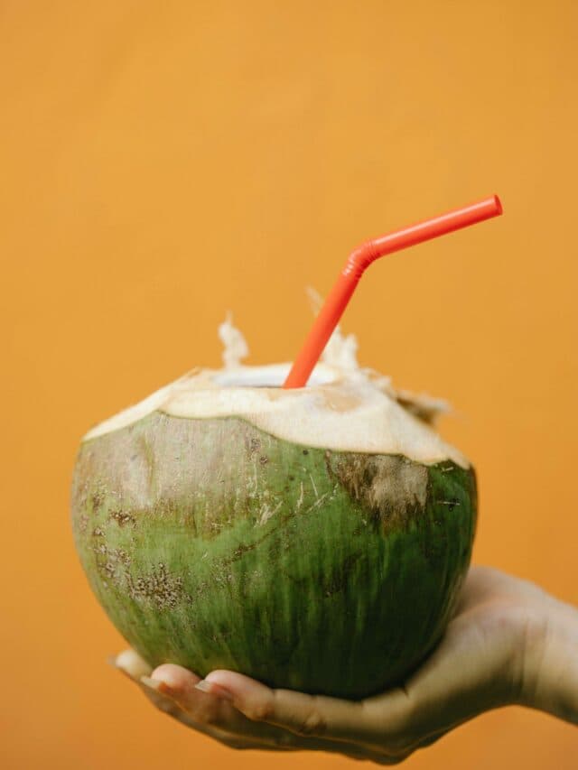 Coconut Water Benefits: गर्मी में नारियल पानी क्यों है सुपरड्रिंक? इसके विटामिन्स जानकर चौंक जाएंगे!