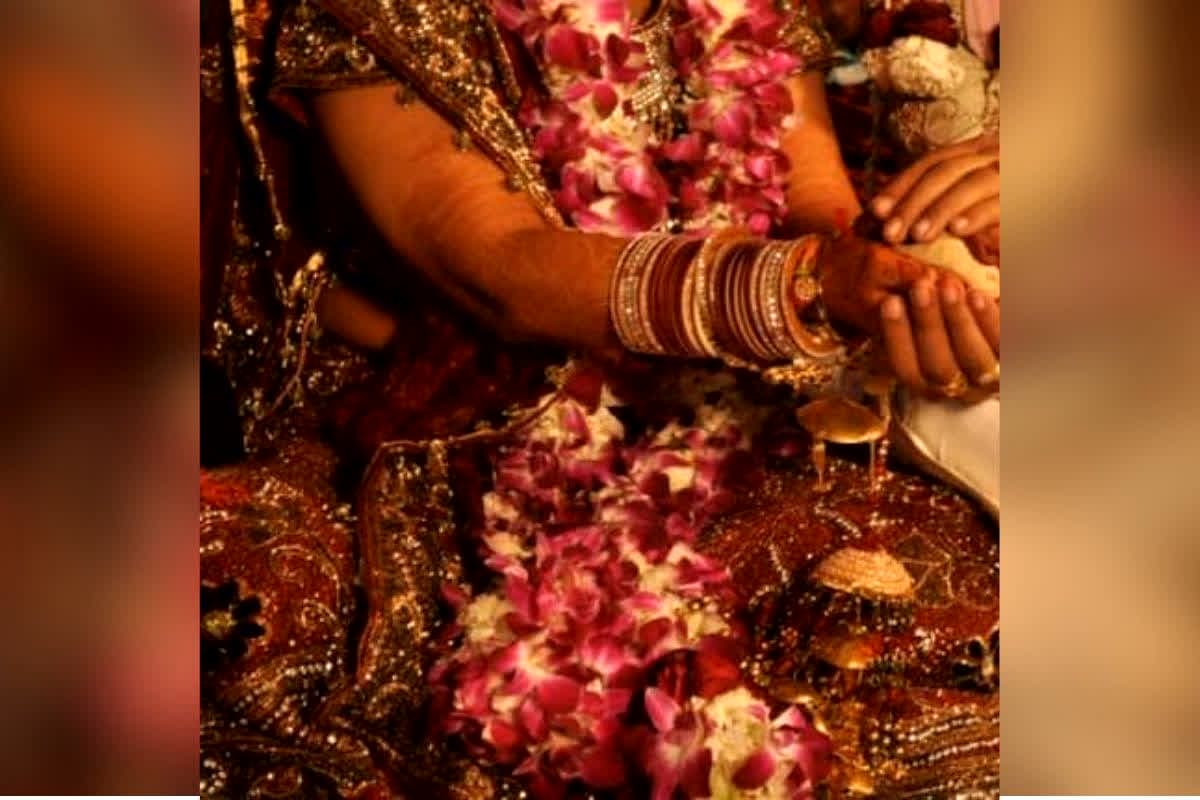 Gwalior Newlywed Suicide Attempt : शादी के 48 घंटे बाद ही दुल्हन के कमरे से आने लगी ऐसी आवाजें, ससुरालवालों ने जब गेट खोला तो उड़ गए होश
