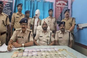 Singrauli Bank Robbery Case: बैंक डकैती मामले का मास्टरमाइंड गिरफ्तार, पुलिस को आरोपी के पास से मिली ये चीजें, देखकर उड़े सबके होश