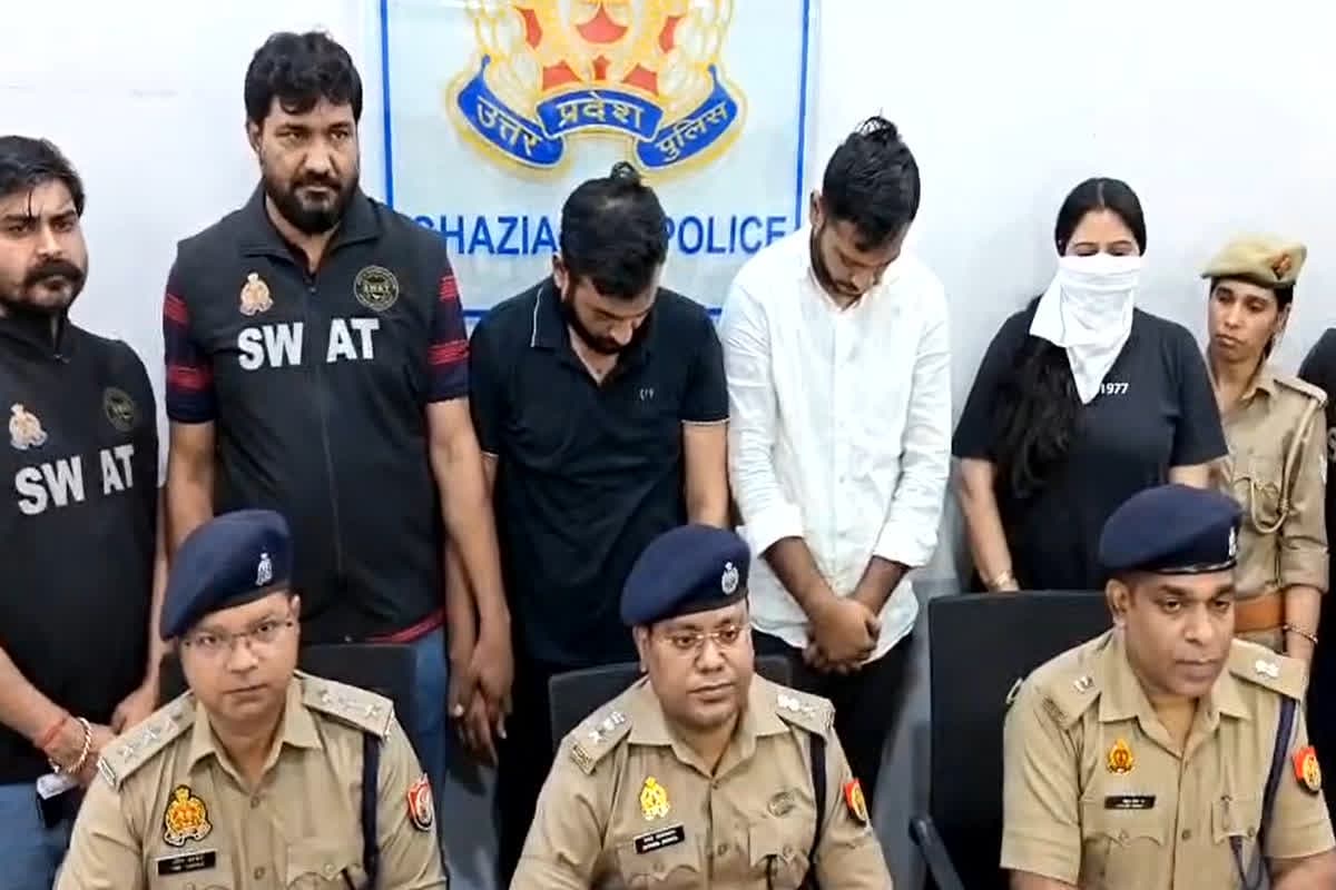 Ghaziabad Crime News: 10 करोड़ की रंगदारी मांगने वाले गिरोह का भंडाफोड़, पुलिस ने महिला समेत तीन आरोपियों को किया गिरफ्तार