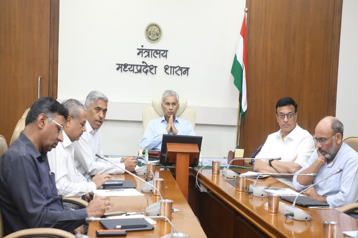 MP News: इन कर्मचारियों को अब नहीं मिलेगी छुट्टी! हर दिन कलेक्टर करेंगे पेयजल उपलब्धता की समीक्षा, CM मोहन यादव ने अफसरों को दिए कई अहम निर्देश