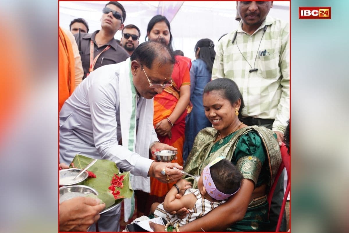 CM Vishnu Deo Sai: सुशासन तिहार में मुख्यमंत्री साय का दिखा खास अंदाज, नन्हे बच्चों को कराया अन्नप्राशन, बोले- मातृ एवं शिशु स्वास्थ्य सरकार की सर्वाेच्च प्राथमिकता