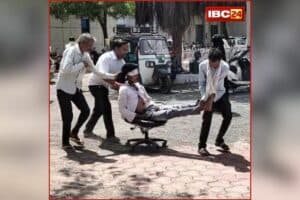 Guna Hospital Video : जिला अस्पताल में बड़ी लापरवाही, मरीज के लिए कुर्सी को ही बना दिया स्ट्रेचर, वीडियो वायरल होते ही मचा बवाल… सवालों के घेरे में सिस्टम