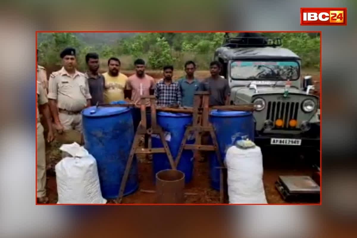 Jagdalpur Crime News: छत्तीसगढ़ के इस जंगल में चल रही थी चलती-फिरती ड्रग फैक्ट्री, रेड मारने गई पुलिस भी रह गई दंग, इतने करोड़ का माल बरामद