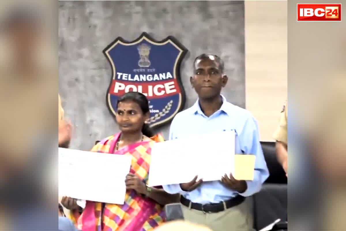 Telangana Naxalites Surrender News: मोस्ट वांटेड पति-पत्नी दंपत्ति ने डाले हथियार.. DGP के सामने किया सरेंडर, यहाँ महज तीन माओवादी मौजूद वो भी अंडरग्राउंड..