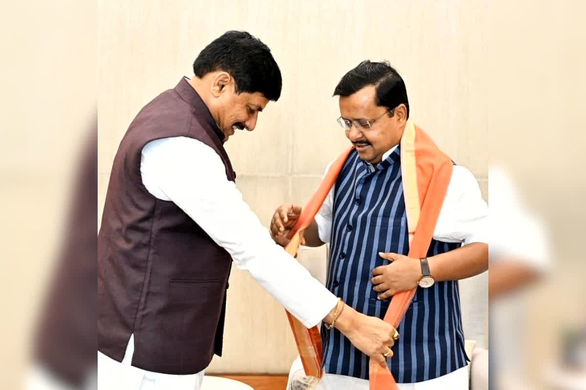 CM Mohan Yadav Delhi Visit : दिल्ली पहुँचे मुख्यमंत्री मोहन यादव, बीजेपी के राष्ट्रीय अध्यक्ष नितिन नवीन से की खास मुलाक़ात, इन मुद्दों पर हुई चर्चा