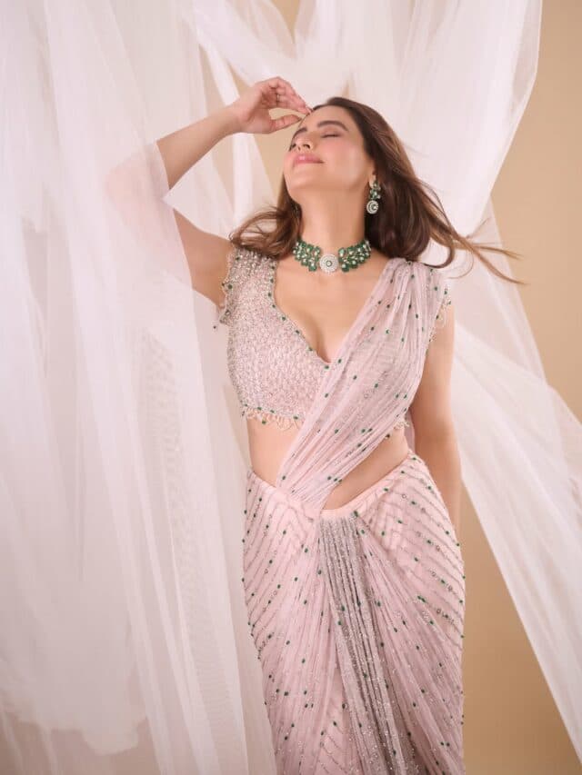 Actress Aamna Sharif: उम्र 43… लेकिन अदाएं ऐसी कि फैंस हुए घायल! पिंक साड़ी में ‘कशिश’ ने लूटी महफिल!