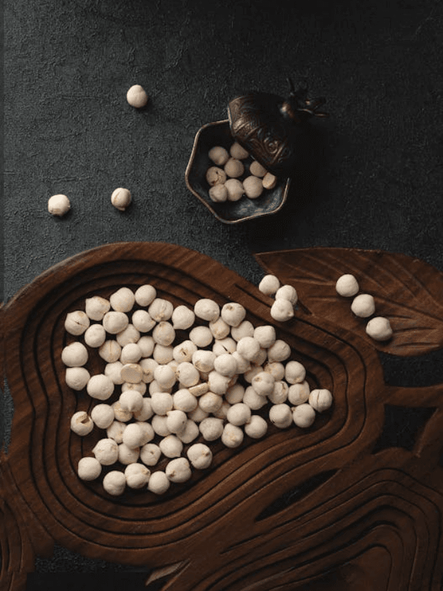 Benefits of Fox Nuts : सुपरफूड मखाना के 8 जादुई फायदे; बस रोज एक मुट्ठी खाएं और बीमारियों को कहें बाय-बाय!