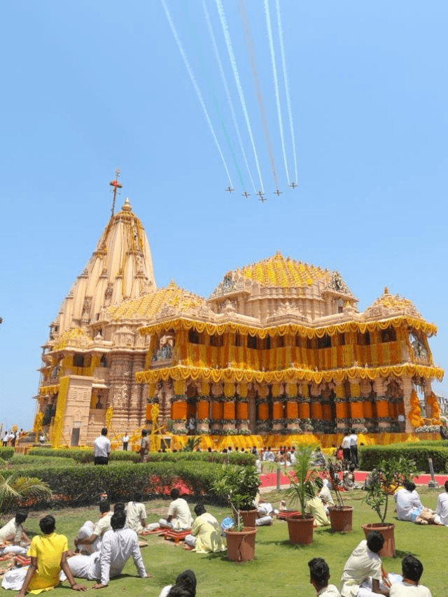 Somnath Mandir Airshow: सोमनाथ में दिखा आस्था और शौर्य का अद्भुत संगम! आसमान में करतब देख वायुसेना के मुरीद हुए मोदी, आप भी देखें ये हैरतअंगेज तस्वीरें