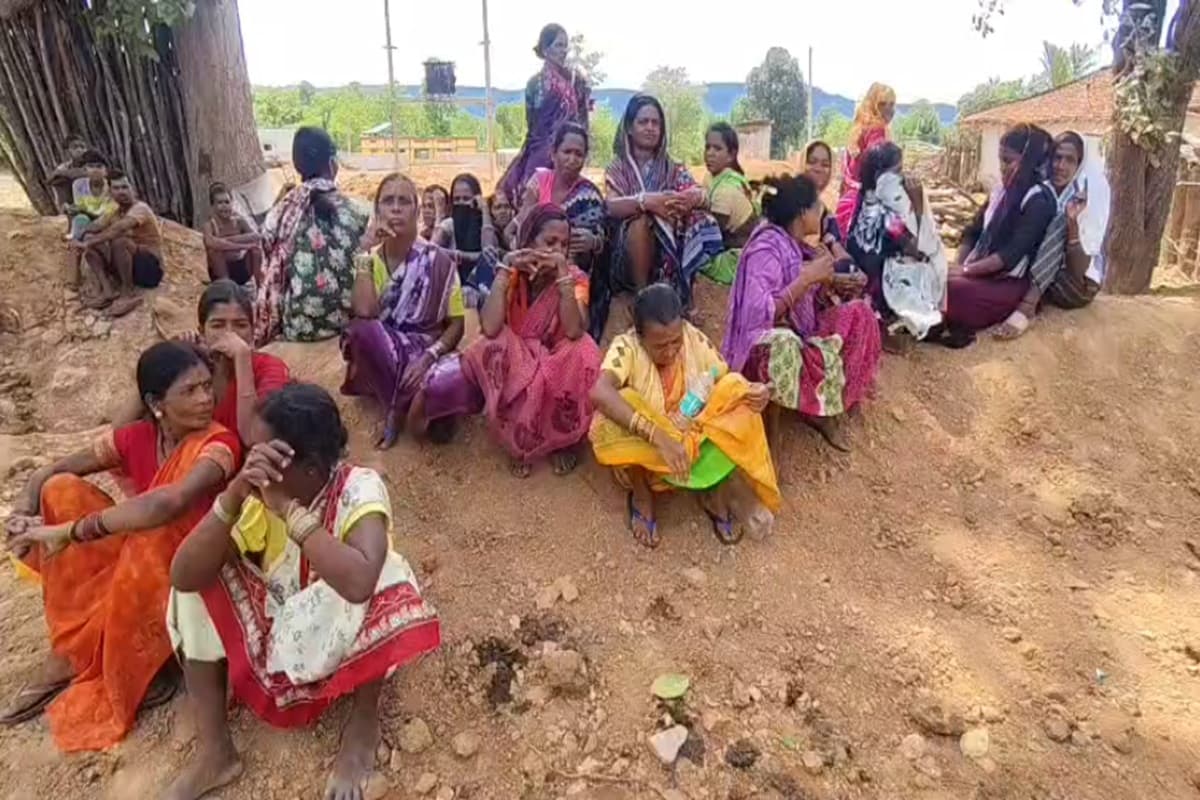 Narayanpur Conversion Controversy: 12 घंटें की बातचीत.. 14 अलग-अलग बैठकें! छत्तीसगढ़ के इस गांव में उपजे विवाद के सुलझाने में छूटे प्रशासन के पसीने, जानिए लिए गए क्या-क्या निर्णय