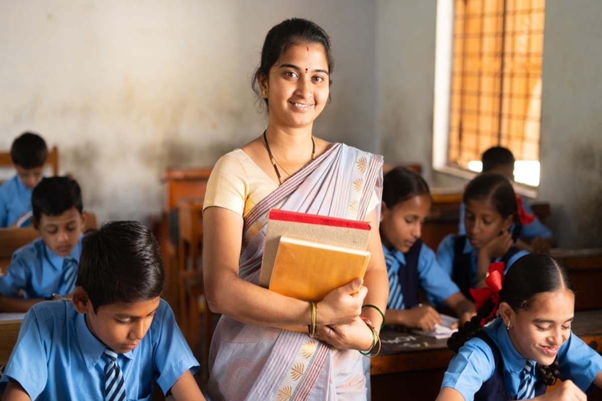 Teacher Transfer Latest News: अब आंगनबाड़ियों में अपनी सेवा देंगे शिक्षक, इतने सालों में होगा ट्रांसफर, इस वजह से बड़ा फैसला लेने की तैयारी में सरकार