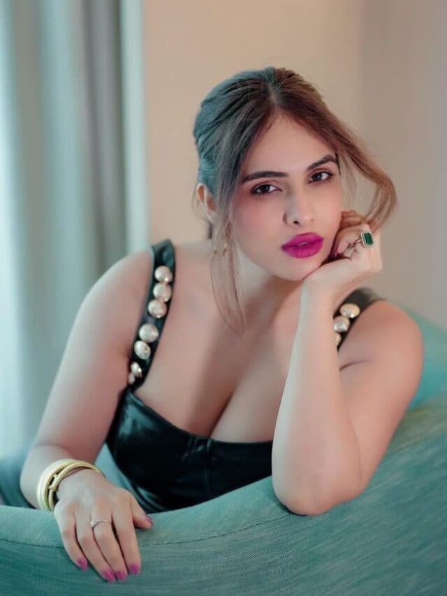Neha Malik Hot Pic: इस एक्ट्रेस ने फ्लॉन्ट किया कर्वी फिगर, तस्वीरें देख फैंस भी हुए मदहोश