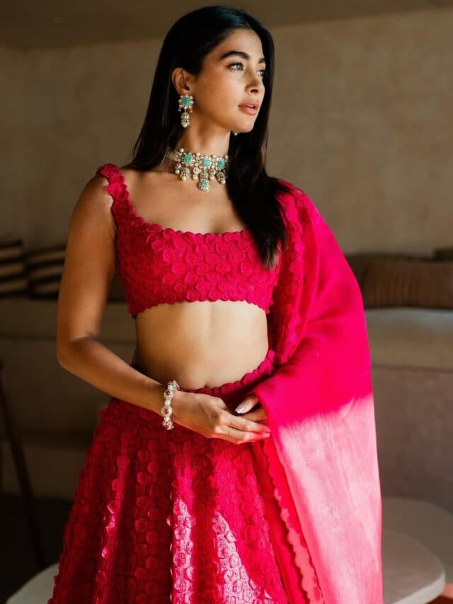 Pooja Hegde Hot Pic: पिंक लहंगे में बॉलीवुड दीवा ने बढ़ाया सोशल मीडिया का पारा, हॉट तस्वीरें हो रही जमकर वायरल