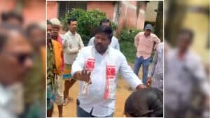 BJYM Leader Ravi Bhagat Arrest: छत्तीसगढ़ BJYM के पूर्व प्रदेश अध्यक्ष गिरफ्तार, इस मामले में उठा ले गई पुलिस, देखें वीडियो