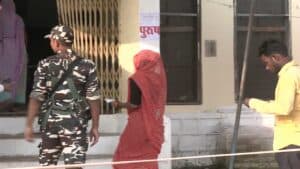Datia By-Election Latest News: दतिया उपचुनाव के लिए मतदान जारी, इस बूथ पर भिड़े भाजपा और कांग्रेस के कार्यकर्ता, BJP पर लगे फर्जी वोटिंग करवाने के आरोप