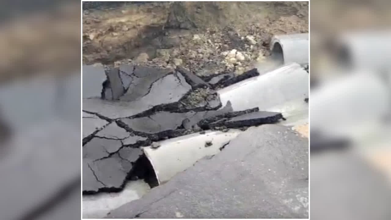 Seoni Road Collapse: पहली ही बारिश में बह गई करोड़ों की नई सड़क! एक दिन पहले हुआ था लोकार्पण, देखें वीडियो