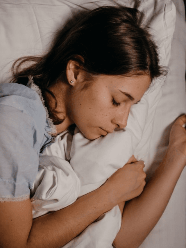 What Not To Eat At Night : नींद की दुश्मन! रात को सोने से पहले भूलकर भी न खाएं ये 5 चीजें, बिगड़ेगी सेहत