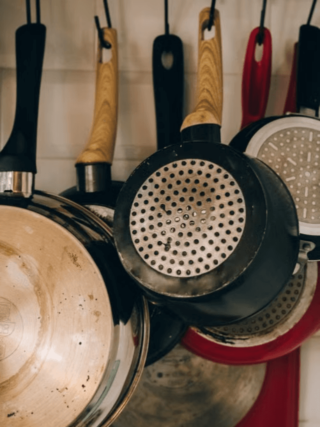 Dangerous Kitchen Utensils : सेहत के दुश्मन! आज ही अपनी रसोई से बाहर फेंकें ये 5 बर्तन, बन रहे हैं बीमारी की वजह