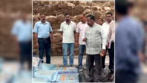 Chhattisgarh Fertilizer News: छत्तीसगढ़ में खाद की उपलब्धता को लेकर कृषि मंत्री ने दिया बड़ा अपडेट, अधिकारियों को दिए ये निर्देश, कहा- कालाबाजारी बर्दाश्त नहीं होगी