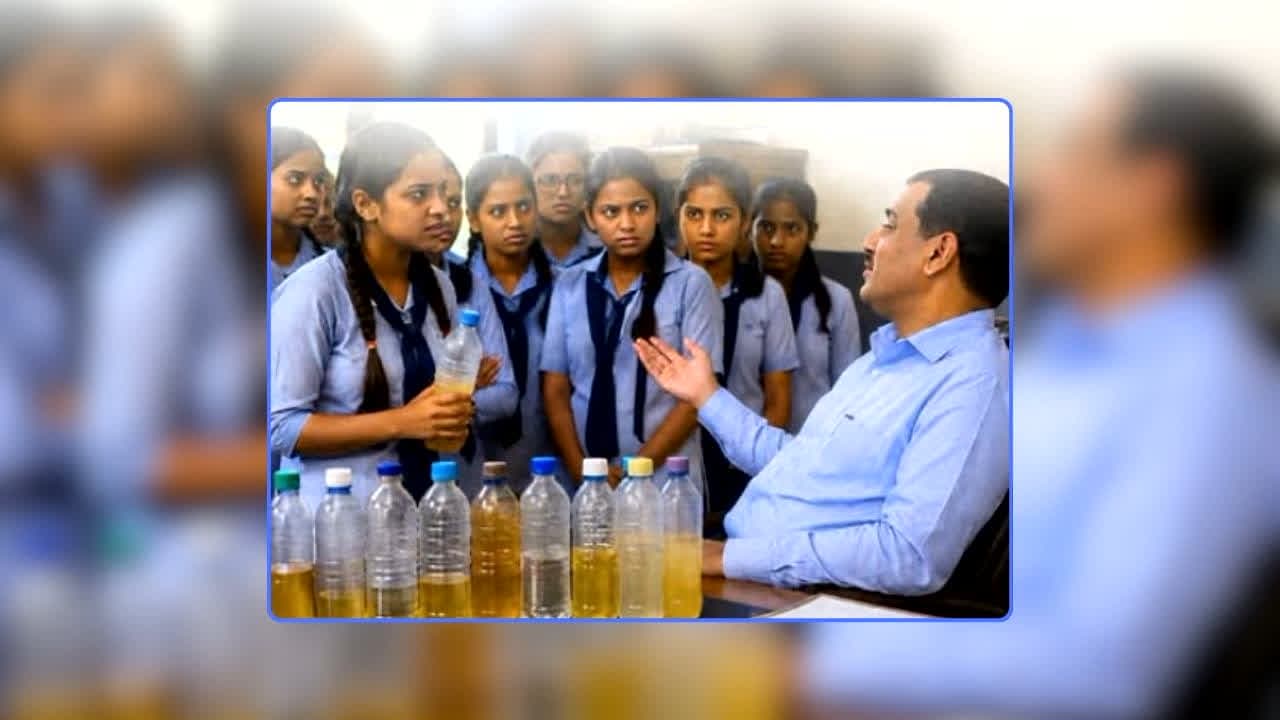 Guna School Student News Today: स्कूल की छात्राओं को पिलाया यूरिन वाला पानी, प्राचार्य से की शिकायत तो बोले- मुंह खराब लग रहा है तो चॉकलेट खा लो / Image: AI Generated