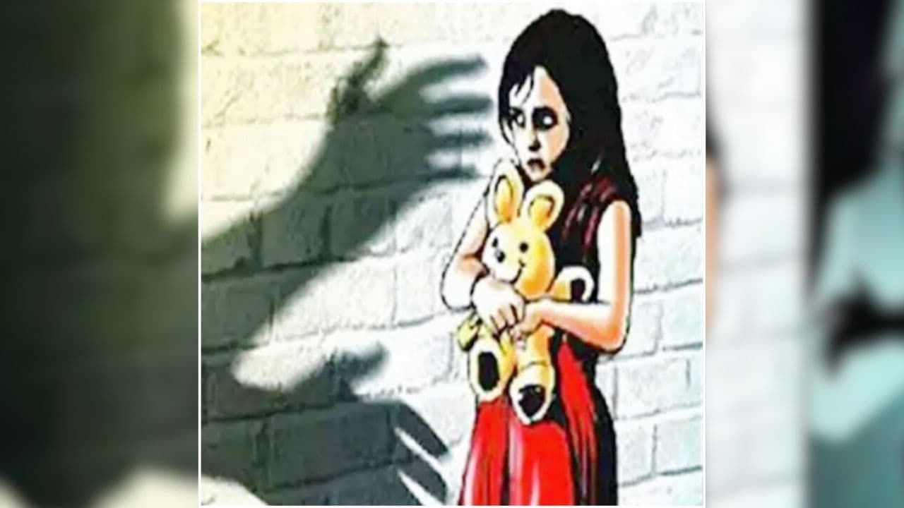 UP Crime News: स्कूल बस में हैवानियत की हदें पार, खून से लथपथ घर लौटी 4 साल की मासूम, आपबीती सुनकर दहल जाएगा कलेजा