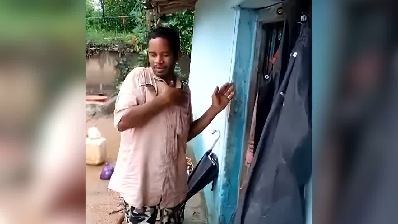 Pendra Mein Gale Me Saap :