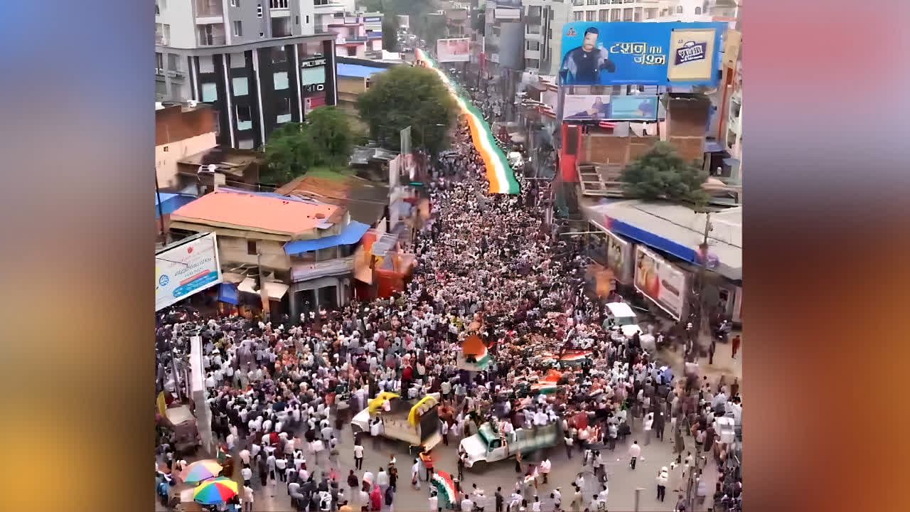 Ranchi Student Protest : 12 दिन से आंदोलन, अब आर-पार की तैयारी! हजारों छात्रों ने निकाली तिरंगा यात्रा, CM से मिलने पर अड़े