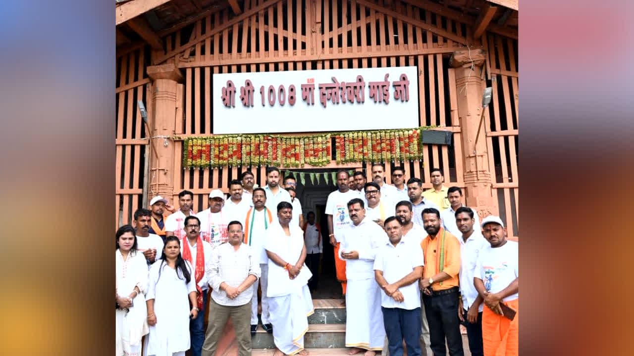 Tiranga Yatra in Dantewada : मां दंतेश्वरी की पूजा से शुरू हुई तिरंगा यात्रा! दंतेवाड़ा में डिप्टी CM विजय शर्मा-केदार कश्यप ने किया शुभारंभ