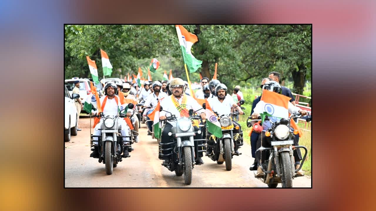 Vijay Sharma Bastar Visit : ‘नक्सलवाद हार गया, बस्तर की जनता जीत गई’! श्यामगिरी में शहीदों को याद कर भावुक हुए विजय शर्मा, किया पौधरोपण