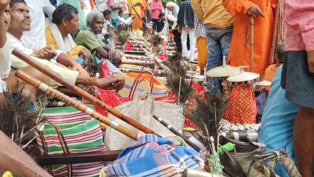 Dhamtari News: देवी-देवताओं से हुई गलती तो होती है पेशी.. जज बनकर भंगाराव माई करते हैं फैसला! सिहावा के जंगल में निभाई जाती है अनोखी परंपरा