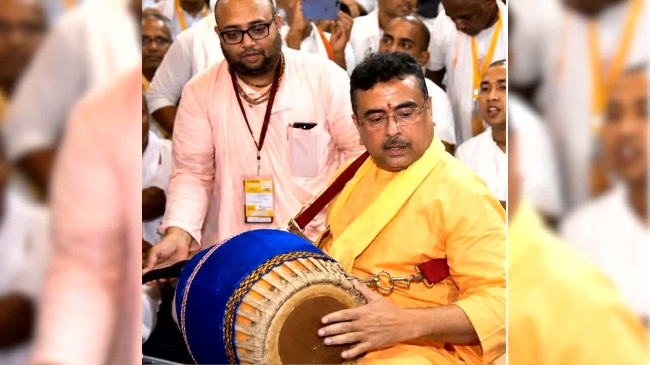 CM Suvendu Adhikari viral video: राधा अष्टमी पर भक्ति में लीन नजर आए सीएम शुभेंदु अधिकारी, भक्तों संग जमकर थिरके, आप भी देखें वीडियो
