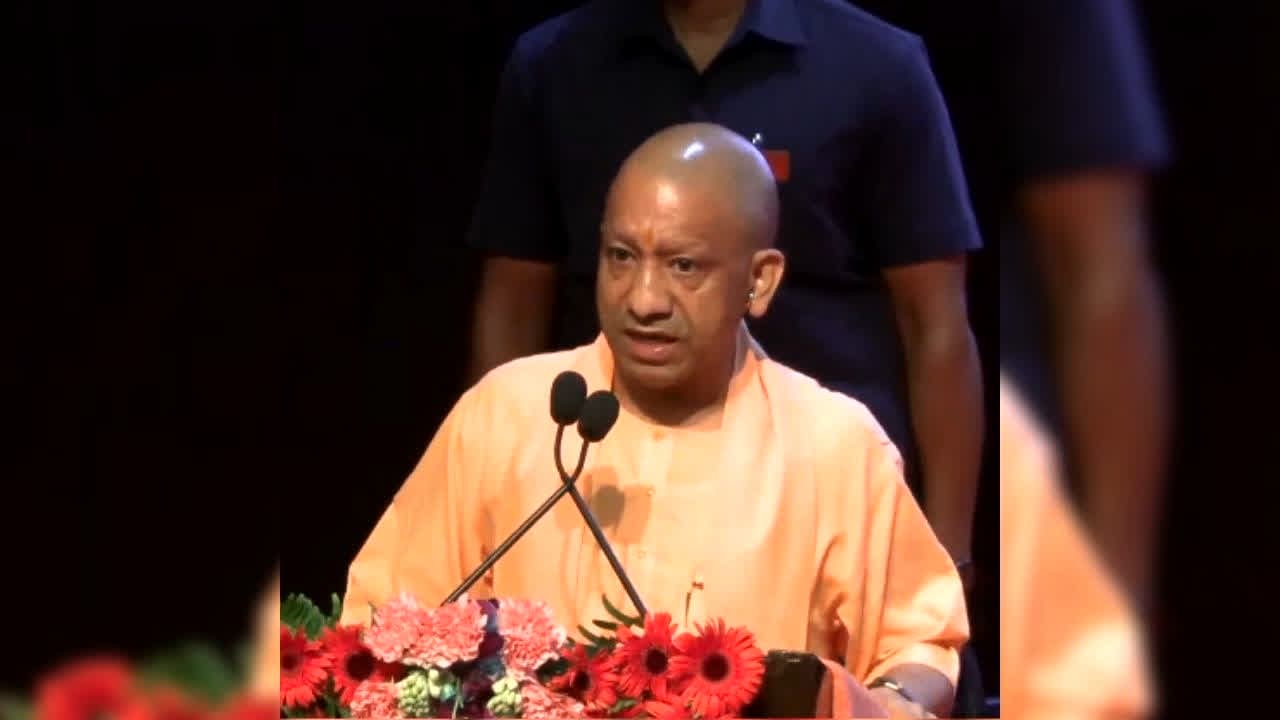 CM Yogi Adityanath News: ‘सनातन के बगैर भारत की कल्पना नहीं’, सीएम योगी का बड़ा बयान, गोरखनाथ मंदिर में श्रीमद्भागवत कथा के समापन में हुए शामिल
