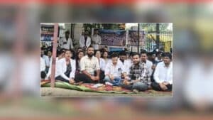 Junior Doctors Strike in CG: प्रदेश में फिर बढ़ेगी मरीजों की परेशानियां! एक बार फिर जूनियर डॉक्टर्स ने खोला मोर्चा, अब इमरजेंसी सेवा बंद करने की दी चेतावनी