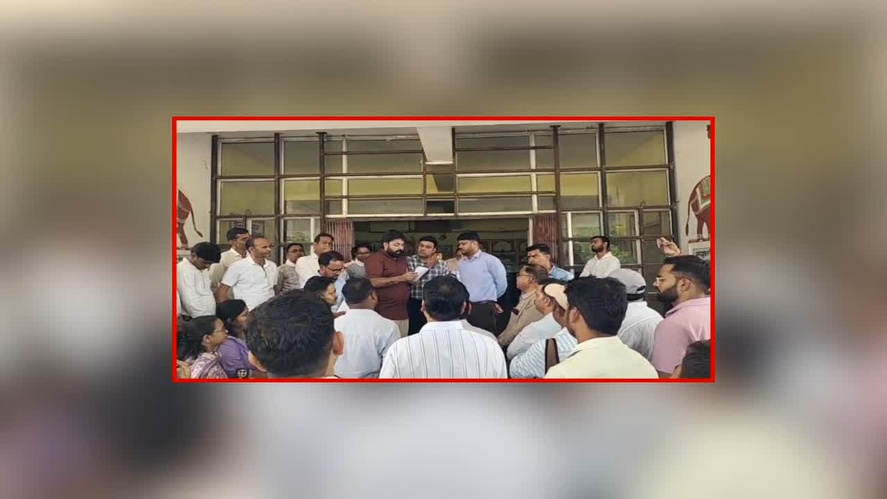 Sheopur Patwari Protest News: इस जिले के पटवारियों ने प्रशासन के खिलाफ खोला मोर्चा, दो दिन का दिया अल्टीमेटम, जानें क्या है मांग