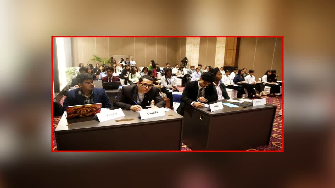 UP International Trade Show 2026: ट्रेड शो में ‘विकसित भारत 2047’ से रूबरू हुई नई पीढ़ी, छात्रों ने निभाई वैश्विक नेताओं की भूमिका, जाना अंतरराष्ट्रीय मंच का अनुभव