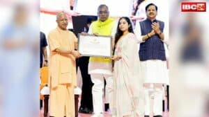 Yogi Adityanath Handed Appointment Letters: मेहनत को मिला सम्मान, ग्राम पंचायत अधिकारी पद के चयनित अभ्यर्थी बोले- चयन प्रक्रिया पूरी तरह निष्पक्ष