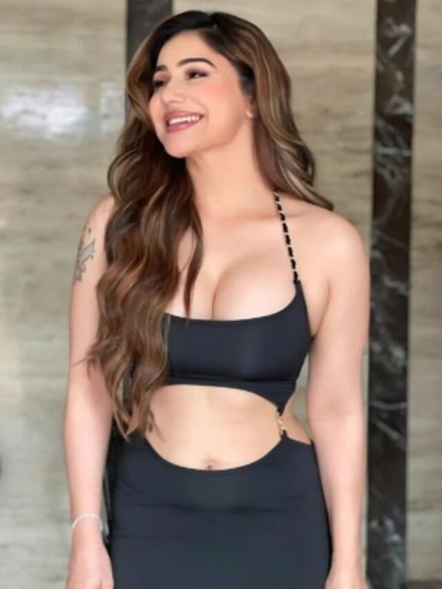 Kangna Sharma Hot Pics: बिंदास गर्ल कंगना ने हाई किया इंटरनेट का तापमान, शेयर की हद से ज्यादा बोल्ड तस्वीरें, आप भी देखें यहां