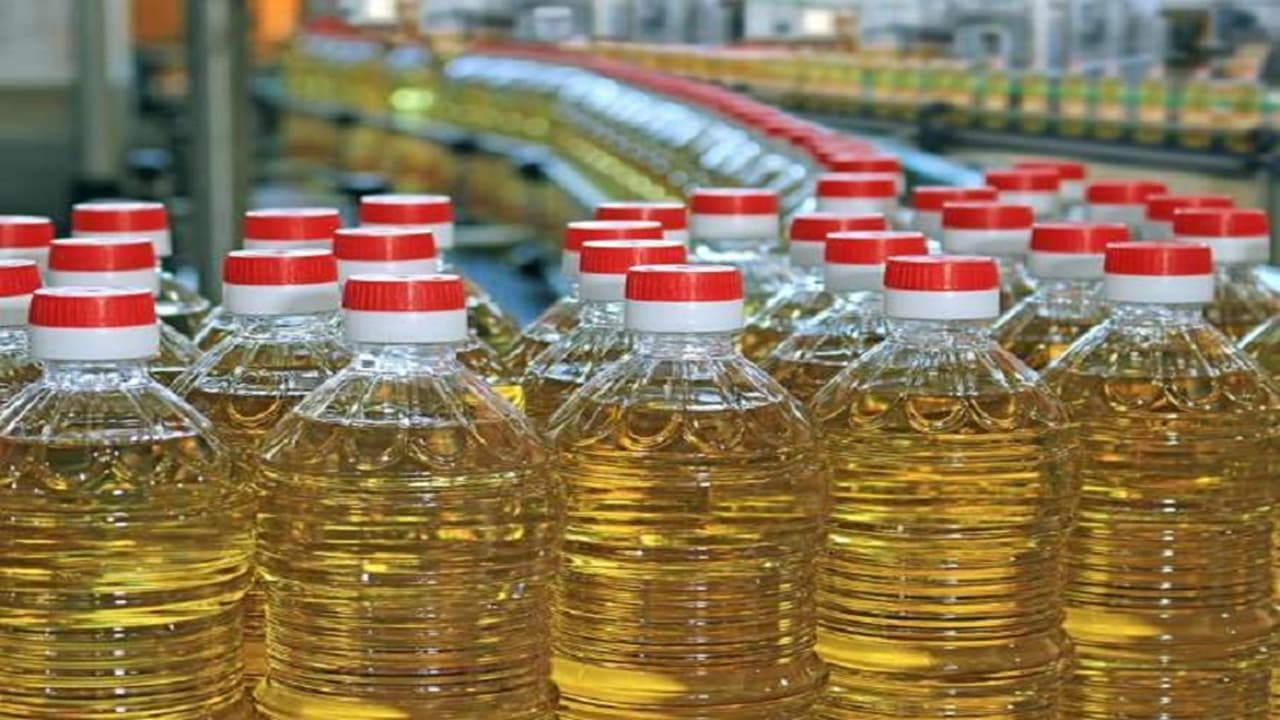 Edible Oil Cheaper: देश भर में सस्ता होगा खाने का तेल? त्योहारी सीजन में मोदी सरकार ने घटाई कस्टम ड्यूटी, आम आदमी को मिल सकती है राहत