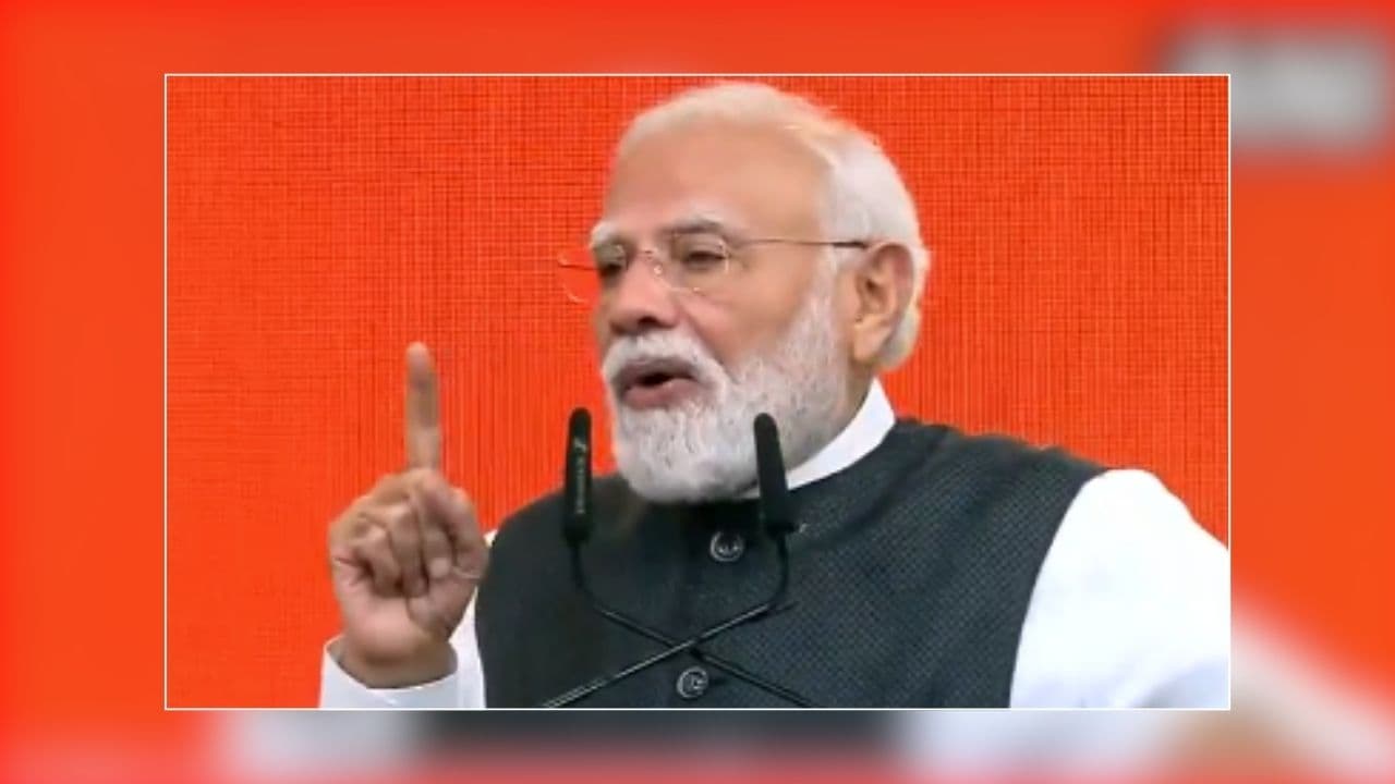 PM Modi LIVE: PM Modi के सार्वजनिक जीवन के 25 साल पूरे, दिया विकसित भारत का नया मंत्र, बताया आगे का संकल्प