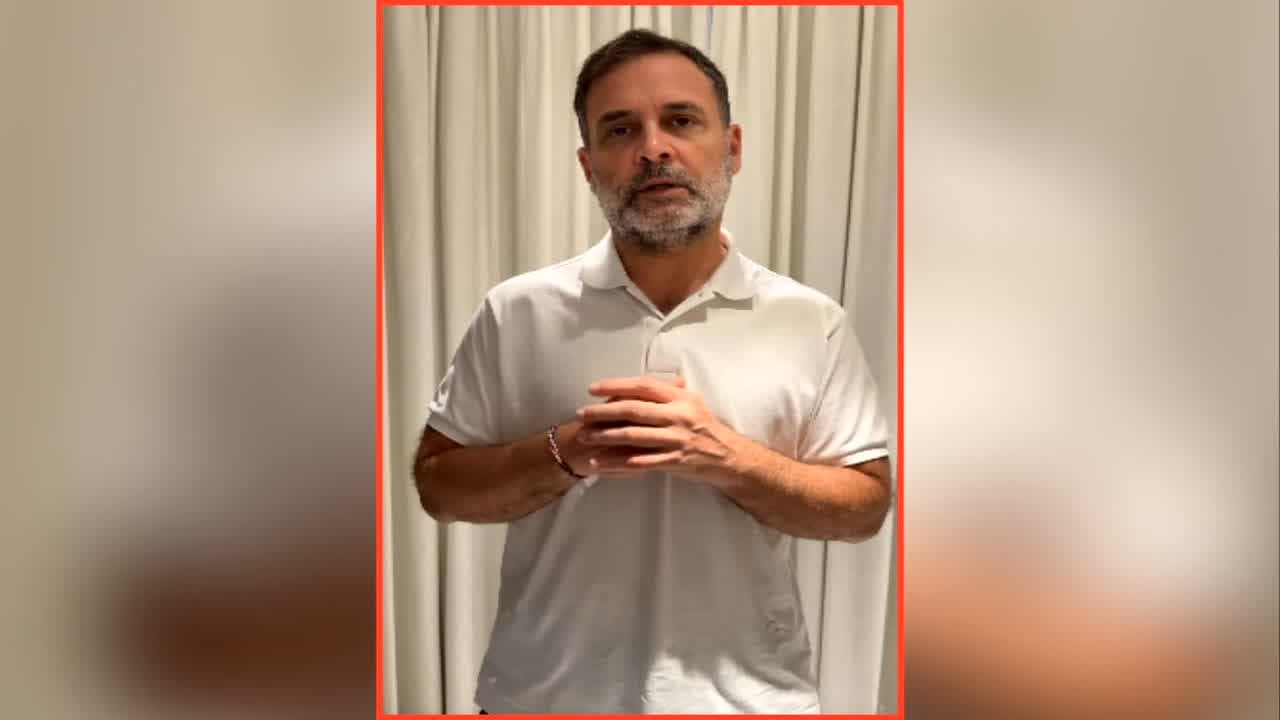 Rahul Gandhi Latest Video: ‘हम अपने संविधान की रक्षा करेंगे’, प्रदर्शन के बीच राहुल गांधी का बड़ा बयान, आप भी देखें वीडियो
