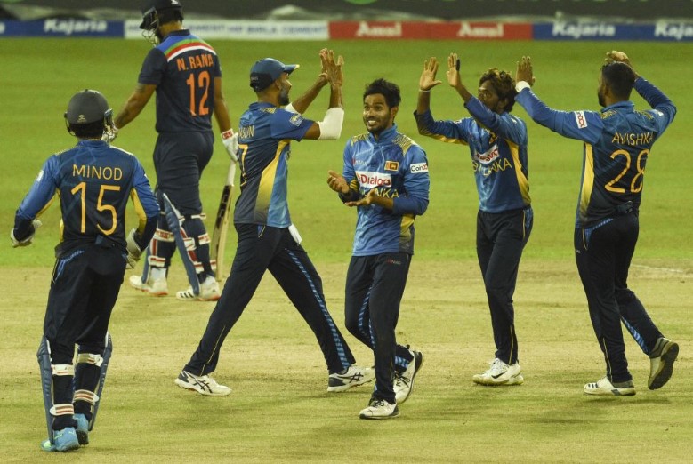 श्रीलंका की धारदार गेंदबाजी के सामने ढेर हुए भारतीय धुरंधर, महज 225 रन पर पूरी टीम लौटी पवेलियन