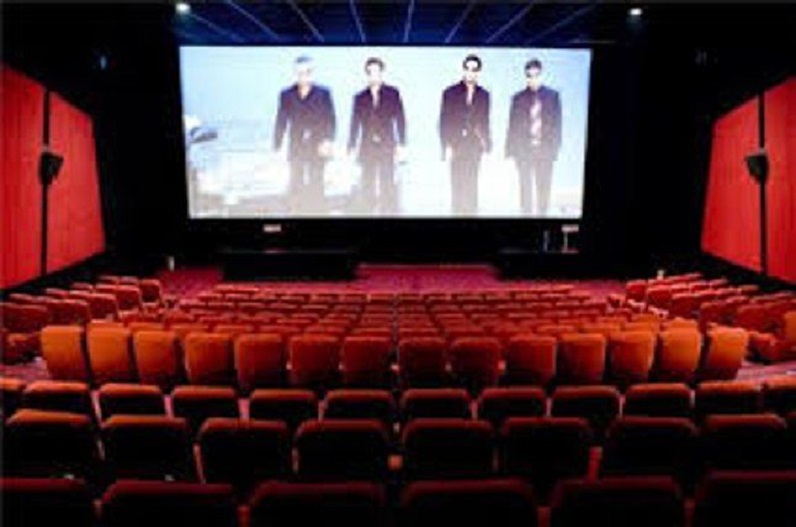 खुशखबरीः सरकार ने सिनेमा घरों को खोलने का किया ऐलान, इन तारीखों पर रिलीज होगी यशराज फिल्म्स की चार बड़ी फिल्में