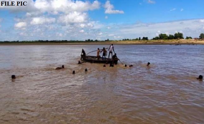 नाव पलटने से नदी में डूबे 22 लोग, 1 का शव मिला