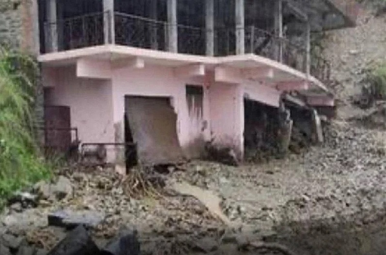 उत्तराखंड में भारी बारिश से तबाही, अब तक 17 लोगों की मौत, पीएम मोदी ने सीएम धामी से ली जानकारी