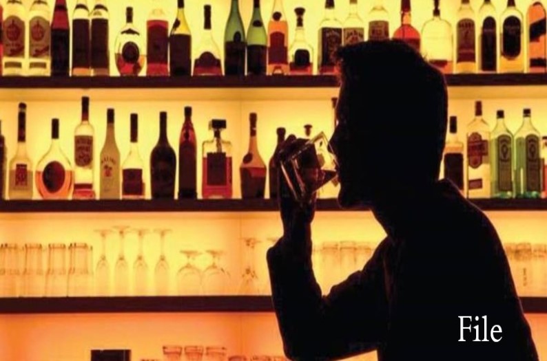 शराब पीने के बाद इंग्लिश में बातें करने लगता है इंसान, जानिए क्या है इसके पीछे की बड़ी वजह