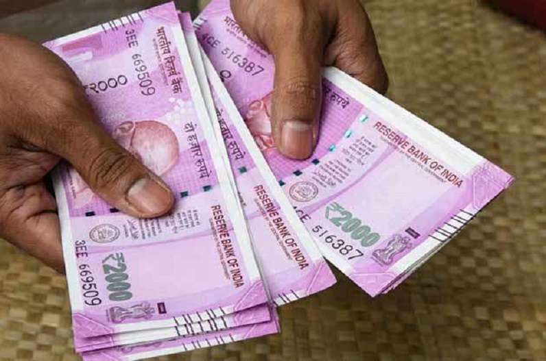 7th Pay Commission: दीपावली पर इन कर्मचारियों की बल्ले-बल्ले, 18 हजार रुपए तक बढ़कर आएगी सैलरी