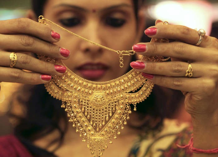 दिवाली में कर लें Gold की खरीदी, वरना चुकानी पड़ेगी मोटी रकम, साल के अंत तक 60000 तक पहुंच सकते हैं दाम