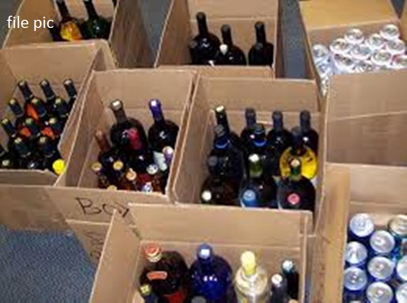 रायपुर में बड़ी मात्रा में खपाई जा रही थी MP की अवैध शराब, कार से 55 पेटी अंग्रेजी शराब जब्त